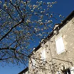 Couette-café Oustal Laval